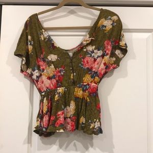 Cute floral top!